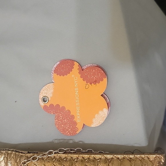 Expressions New York hand bag - Picture 3 of 3